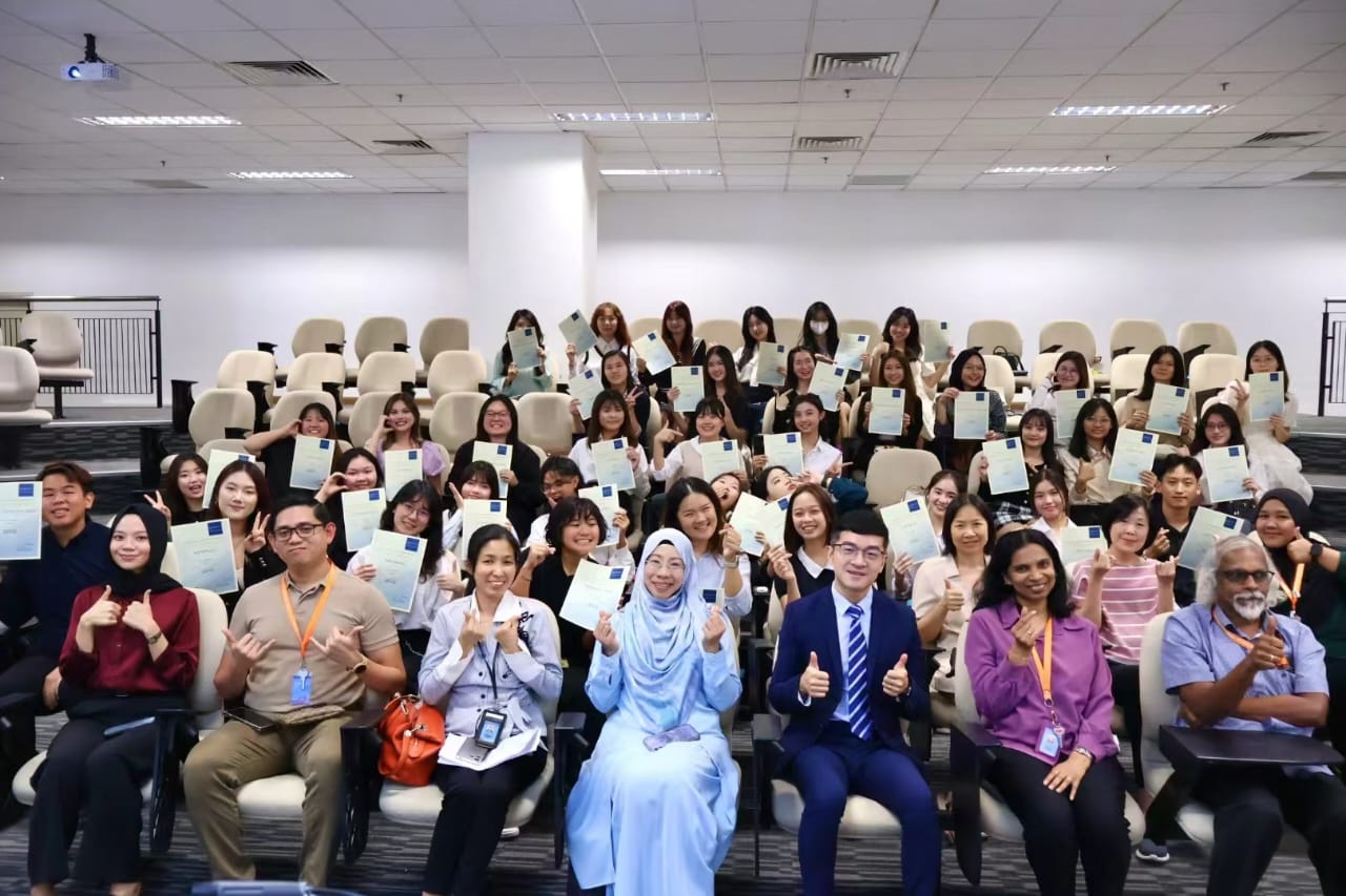 202404 Dean List Award Group Photo