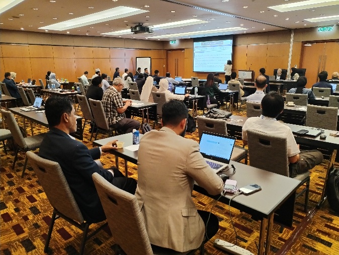 XMUM-Student-Presents-Low-Carbon-Research-at-PETRONAS-Symposium-1