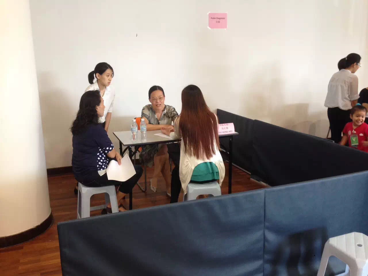 “Health Consultation with Eminent Traditional Chinese Medicine Experts” in XMUM (1)