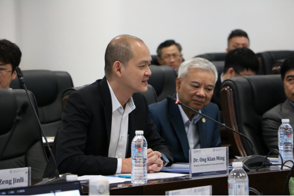 2019 China Macroeconomic Roundtable Successfully Held at XMUM (2)