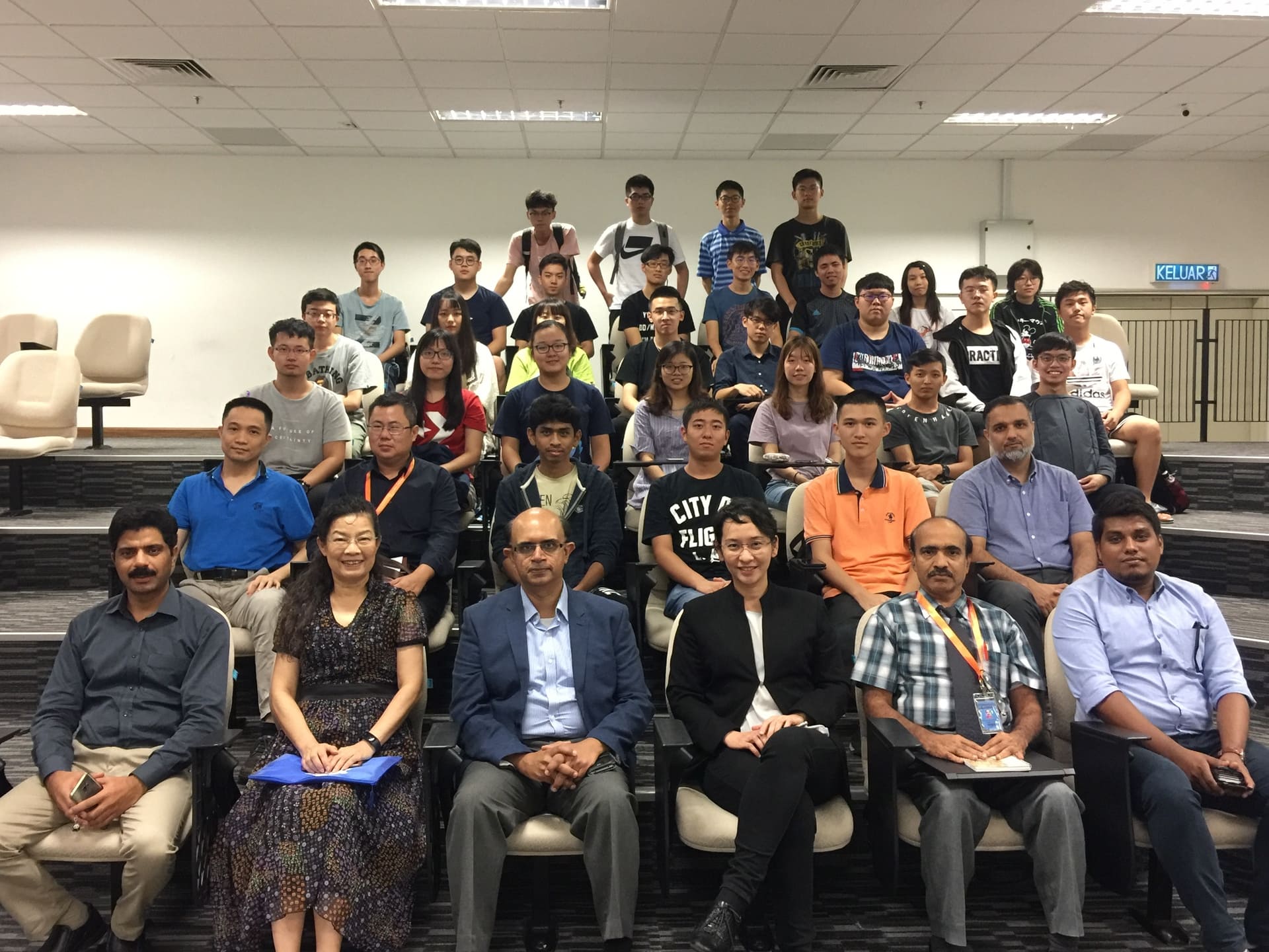 Cardiff University Professor Hosts Seminar at XMUM