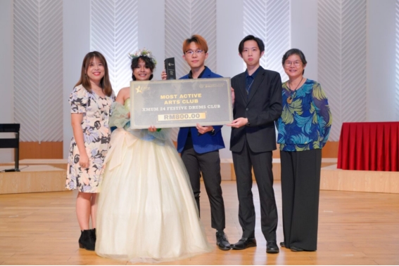 Chan Yi Fen Drumming Up Love with the 24 Festive Drums (4)