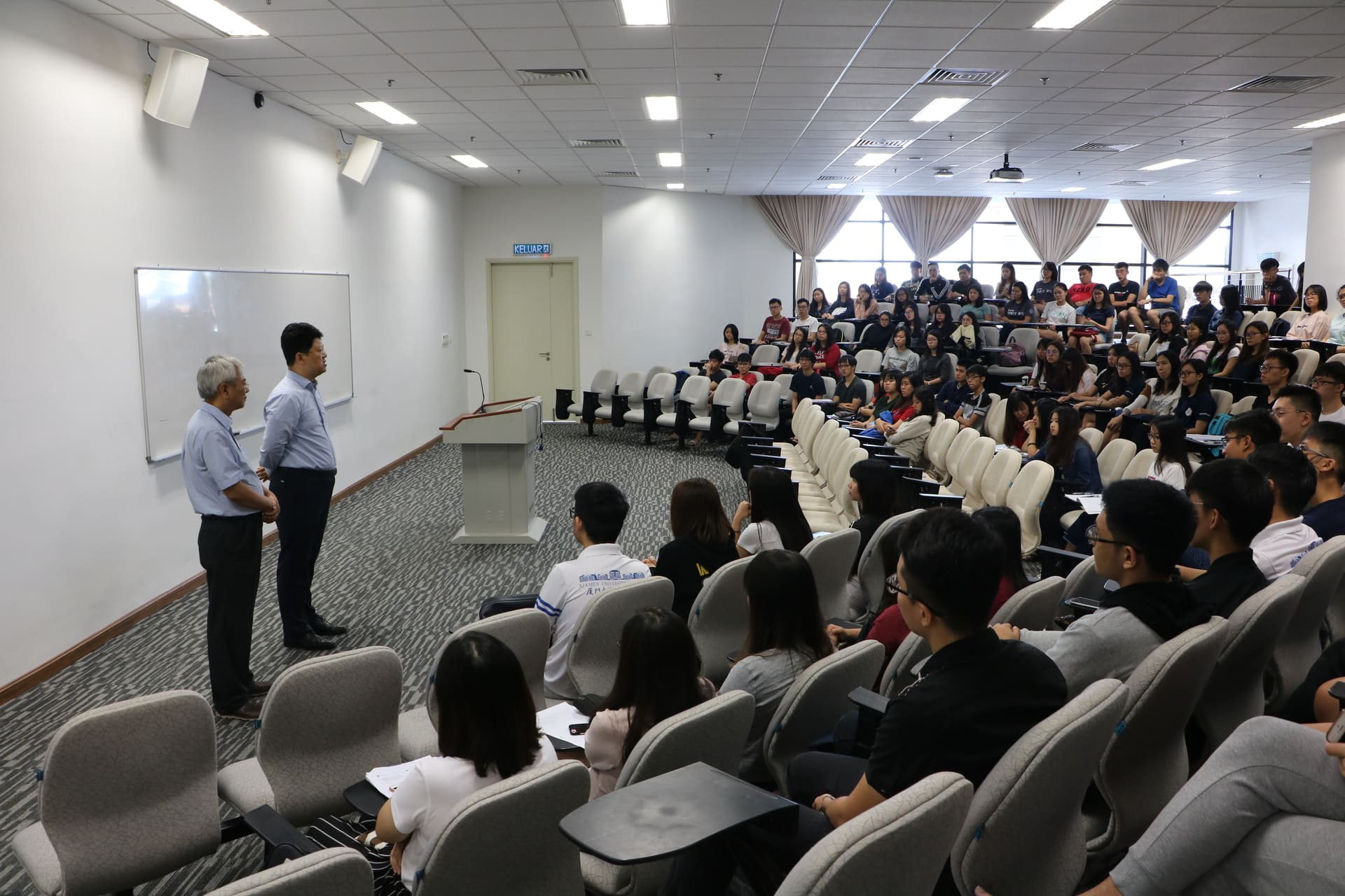 China’s New Ambassador to Malaysia Visits XMUM (1)