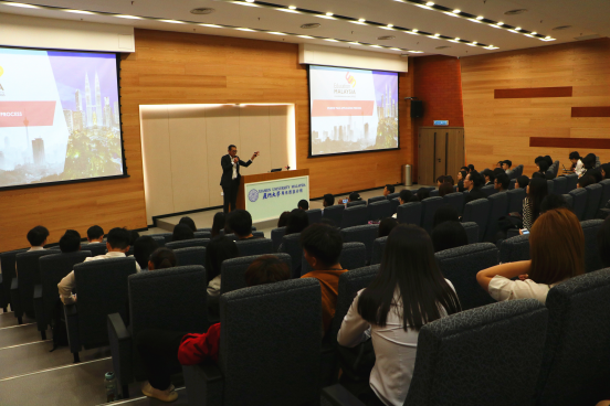 Chinese Embassy and EMGS Representatives Give Public Talk at XMUM