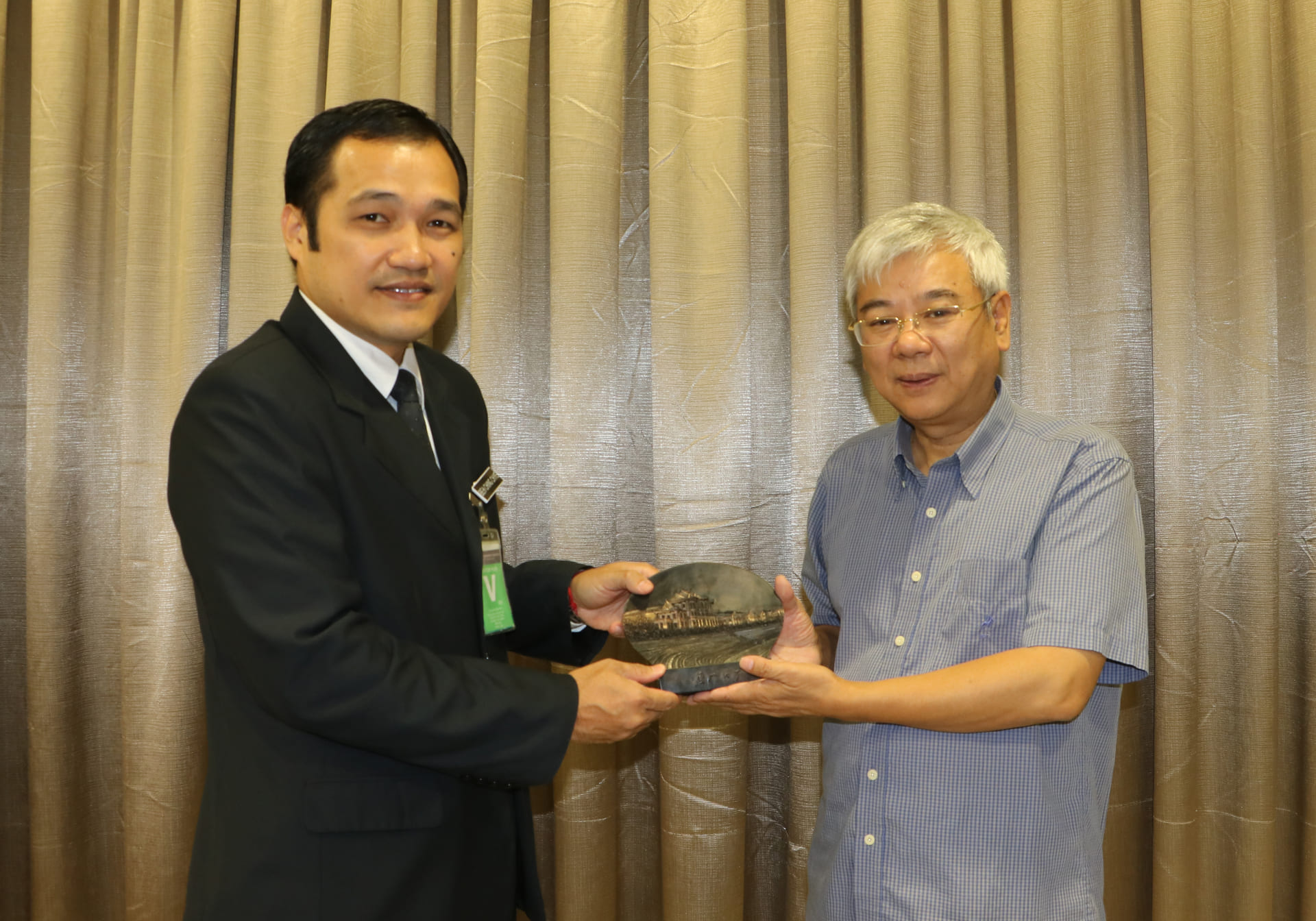 Consul General Visits XMUM before Assuming Office in Guangzhou