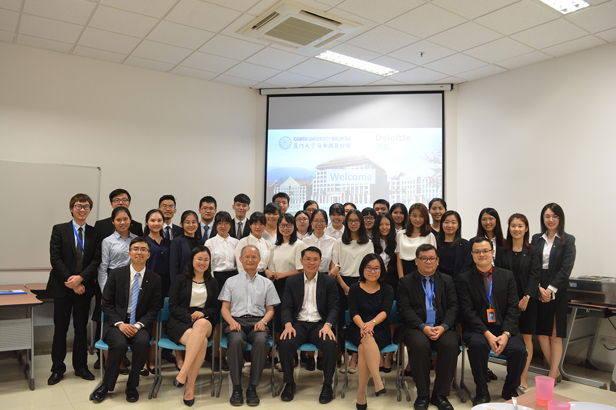 Deloitte Cultivates 20 XMUM Budding Talents (1)