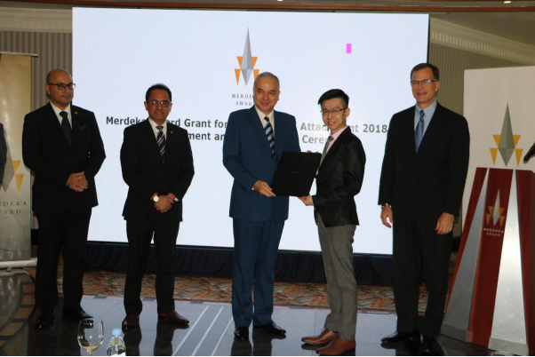 Dr. Ong Wee Jun Receives Prestigious Merdeka Award Grant (1)