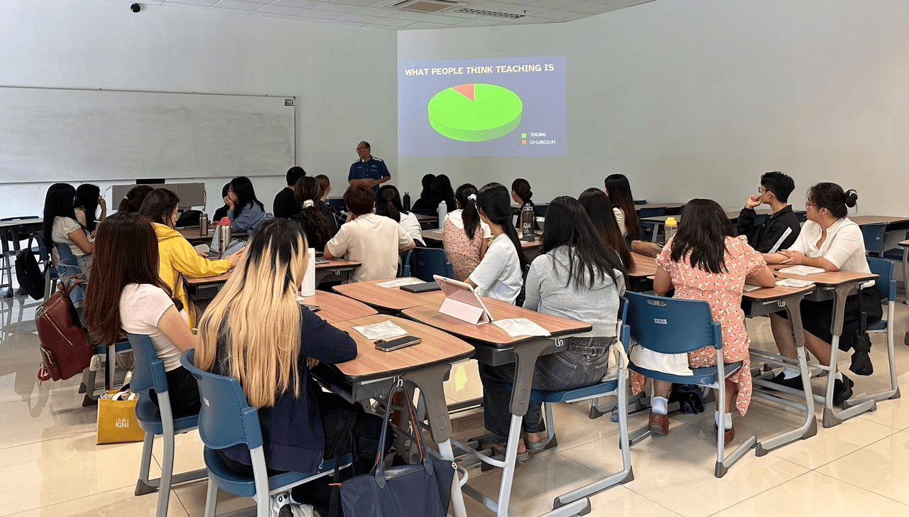 Education Workshop Equips English Students with Real-World Skills