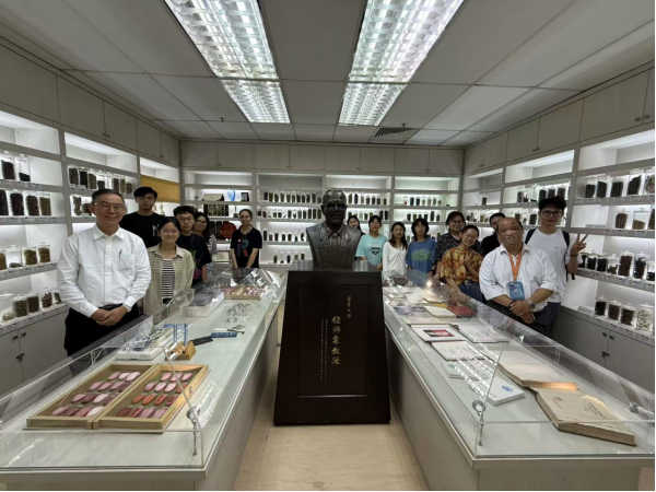 Exchange Students Explore TCM Heritage and Innovation in Malaysia group photo 1