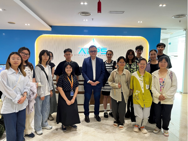 Exchange Students Explore TCM Heritage and Innovation in Malaysia group photo 2