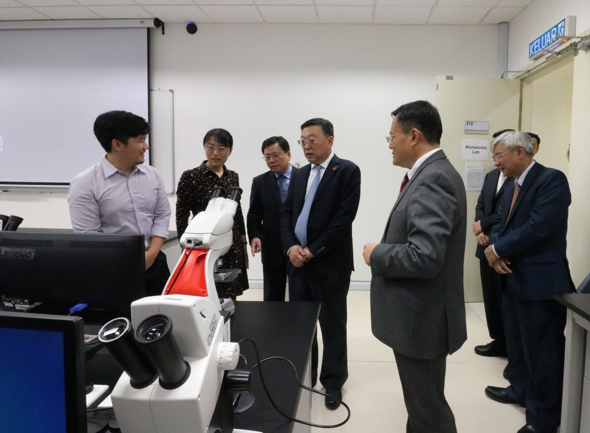 Fujian Province Governor Tang Dengjie Visited XMUM on 18 Sep 2018 (3)
