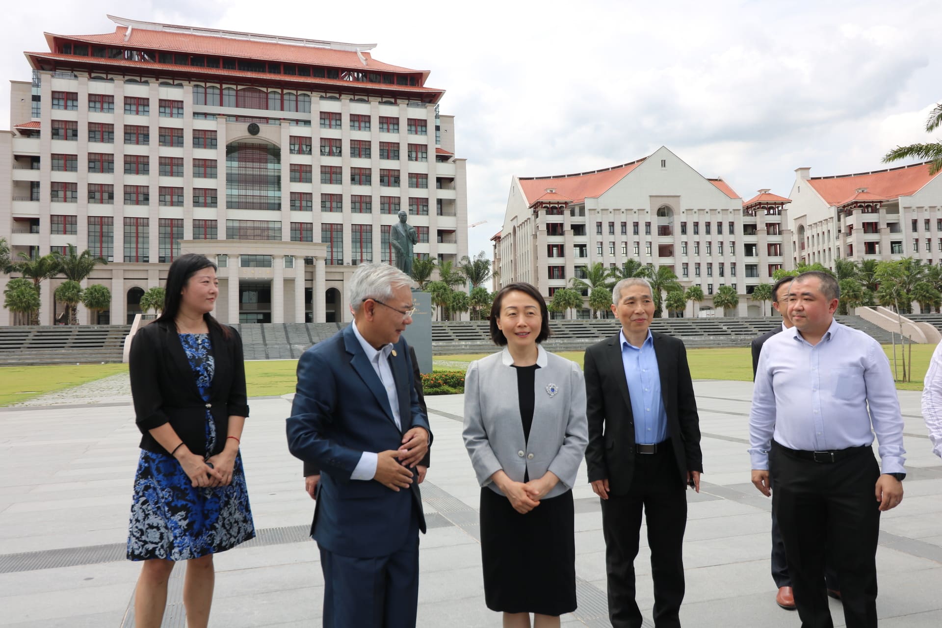 Fujian Vice Governor Guo Ningning Visits XMUM (2)
