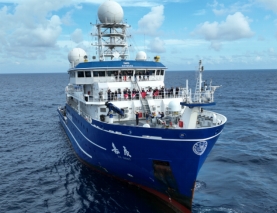 Prof. Dai Minhan Donates RMB 200,000 to China-ASEAN College of Marine Sciences (1)