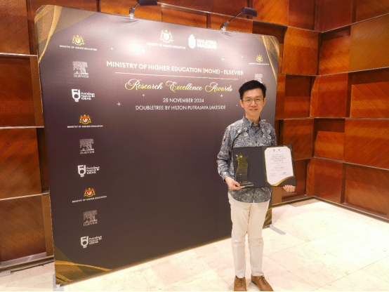 Prof. Ong Wee Jun Receives Malaysia Scopus Research Excellence Award 2024 (2)