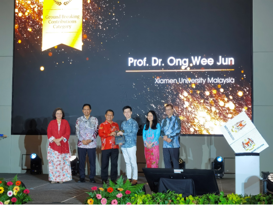 Prof. Ong Wee Jun Receives Malaysia Scopus Research Excellence Award 2024 (3)