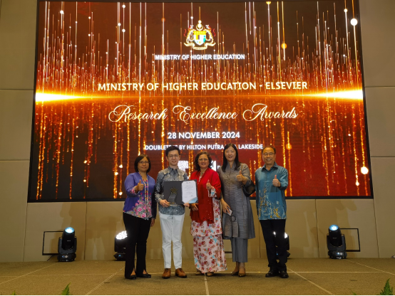 Prof. Ong Wee Jun Receives Malaysia Scopus Research Excellence Award 2024 (4)