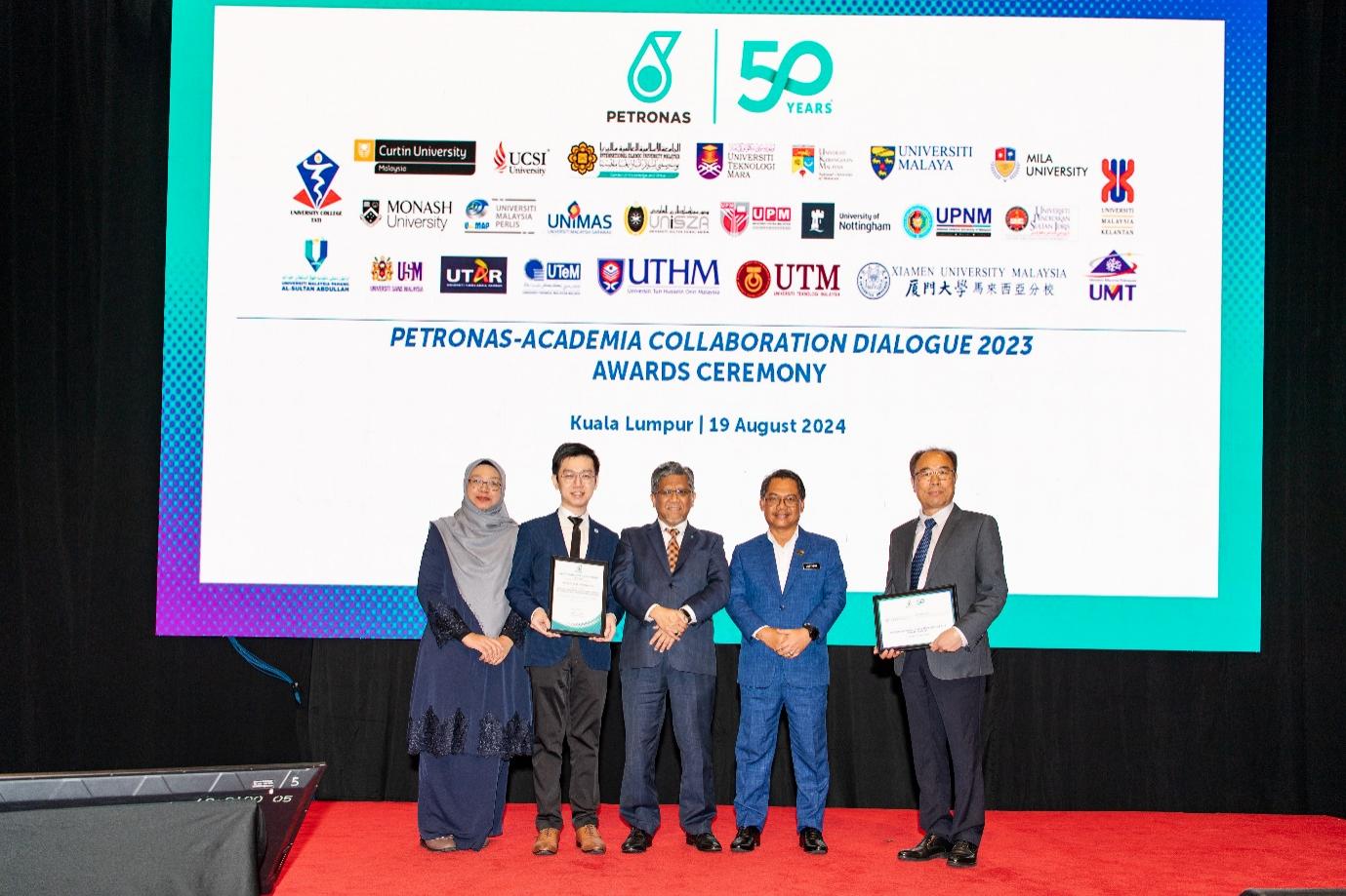 Prof. Ong Wee Jun Receives over RM1 Million Grant during PETRONAS-Academia Collaboration Dialogue 2023 (2)