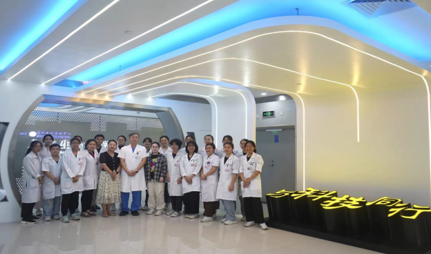 TCM Interns Gain Hands-On Experience at Xiang'an Hospital's Life Sciences Pavilion