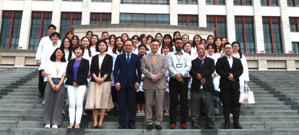White-Coat-Ceremony-Marks-New-Chapter-for-TCM-Students-3