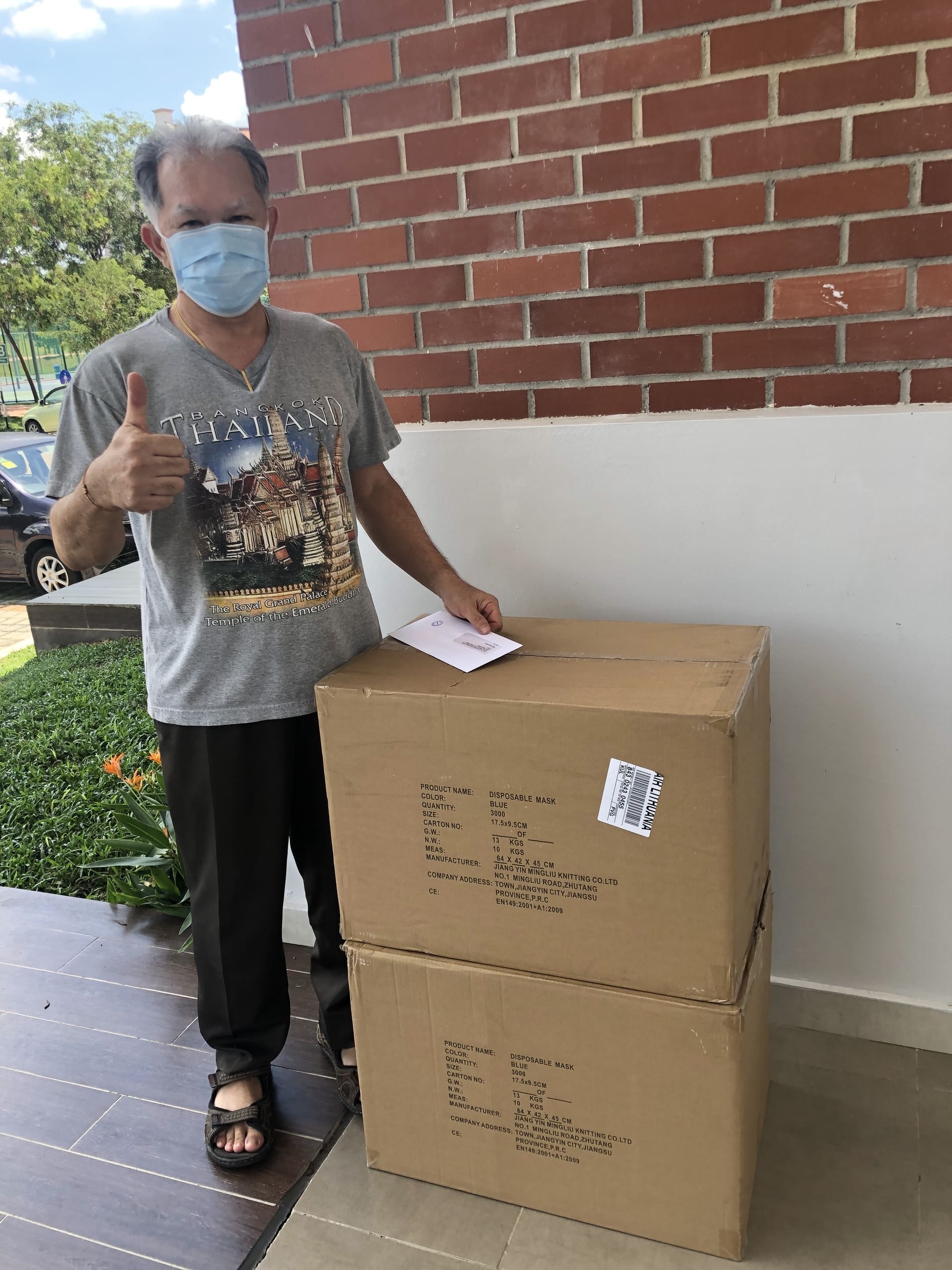 X-Scan Armguard Donates 10,000 Face Masks to XMUM Staff and Students (3)