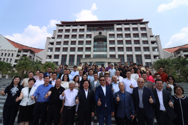 XMU Alumnus Mr. Gao Long Donates RMB 10 Million to XMUM (5)