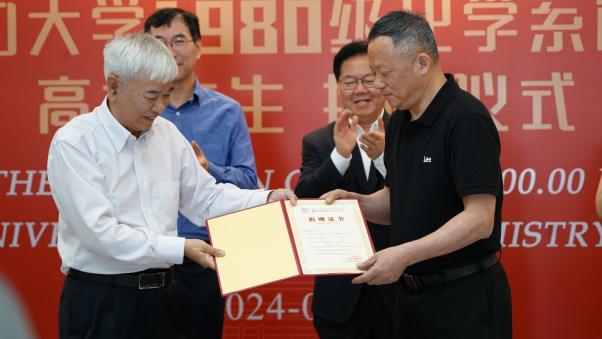 XMU Alumnus Mr. Gao Long Donates RMB 10 Million to XMUM (7)