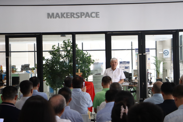 XMUM Commemorates the 150th Anniversary of Tan Kah Kee's Birth with a Floral Tribute and Guangdong Alumni Donation Ceremony (1)