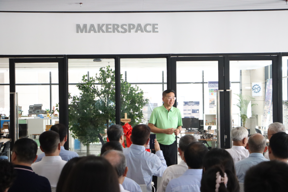 XMUM Commemorates the 150th Anniversary of Tan Kah Kee's Birth with a Floral Tribute and Guangdong Alumni Donation Ceremony (2)