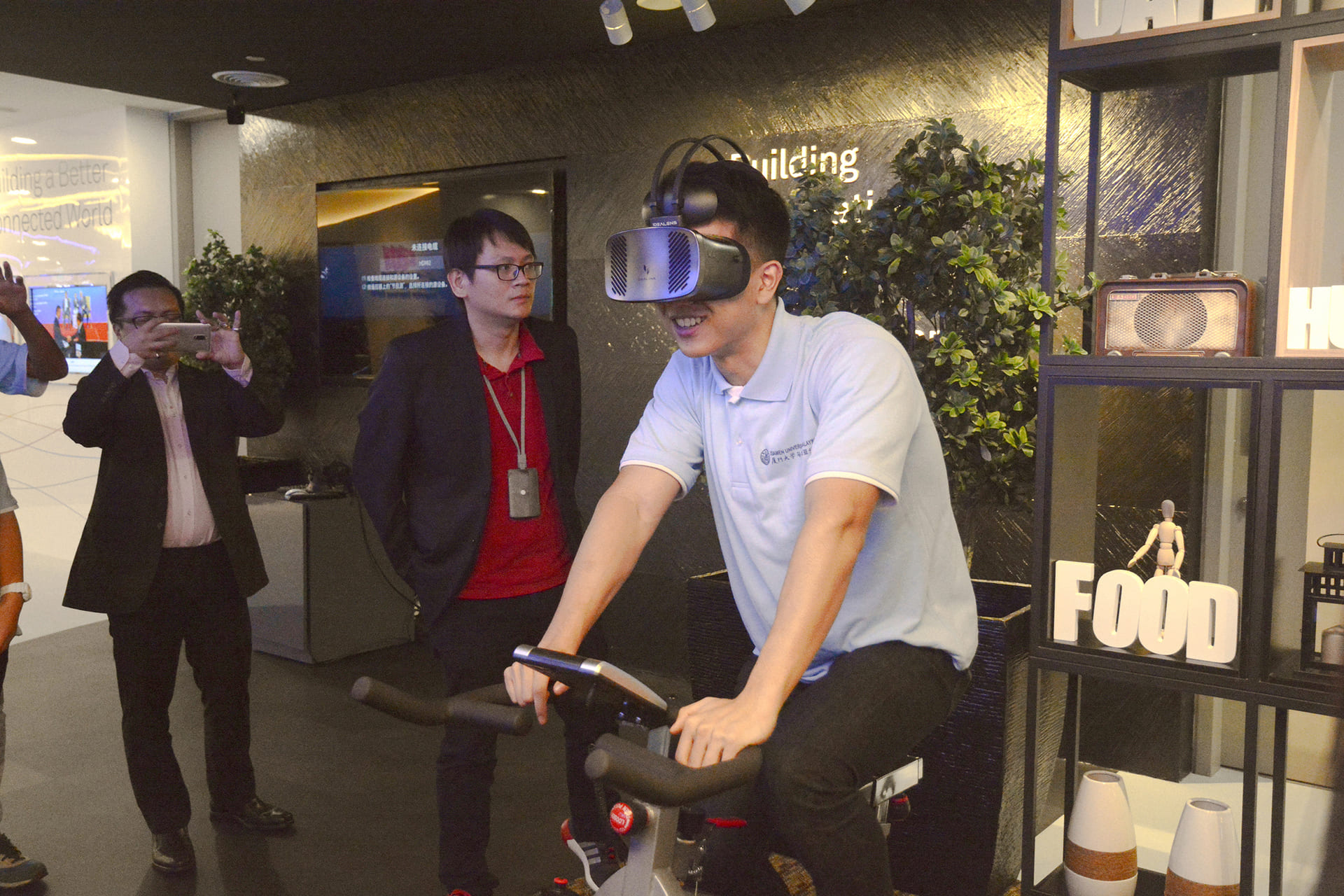 XMUM Students Visit Huawei Customer Solution Innovation & Integration Experience Center (3)