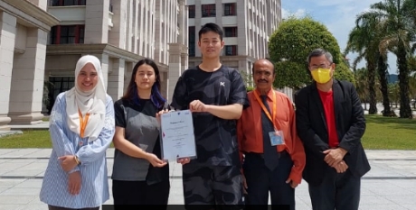 Students from School of Computing and Data Science Receive Gold Awards at iVENTEX 2024 group 2