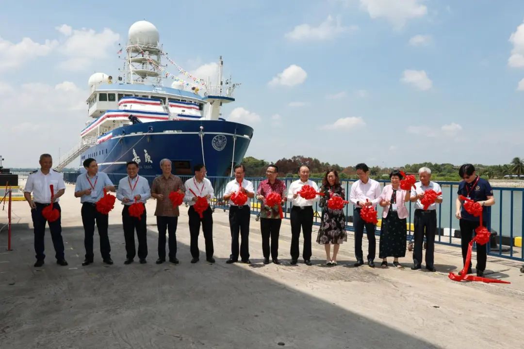 Xiamen University's Research Vessel Tan Kah Kee Hosts Malaysia Public Open Days (8)