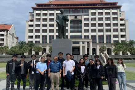 Delegation from IEEE Multimedia University Visits XMUM