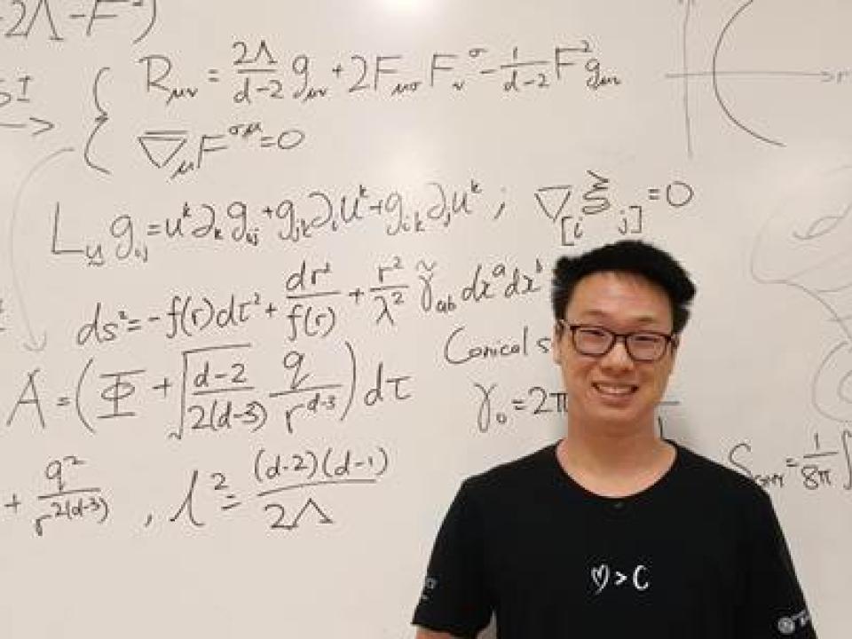 GradSeason | Toh Yu Xuan: Exploring the Infinite Universe with Pen and Paper