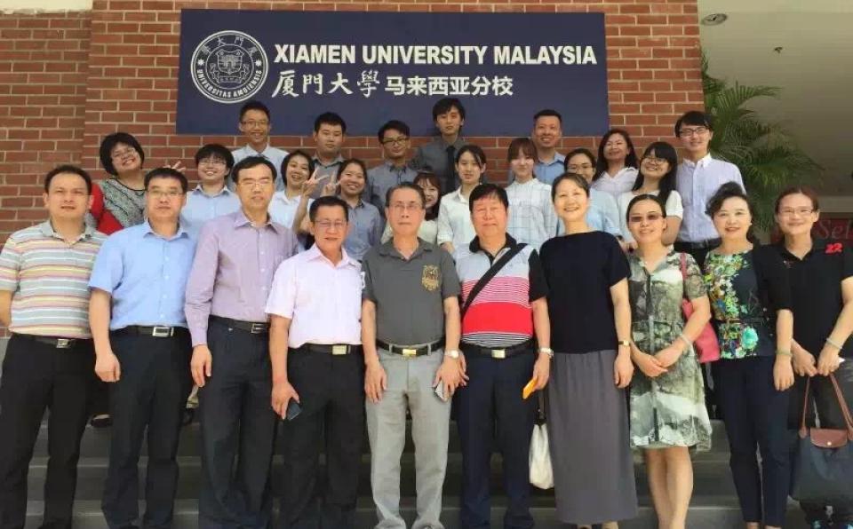 “Health Consultation with Eminent Traditional Chinese Medicine Experts” in XMUM (2)