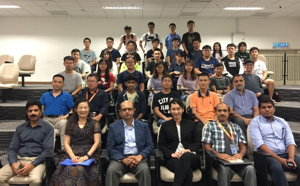 Cardiff University Professor Hosts Seminar at XMUM