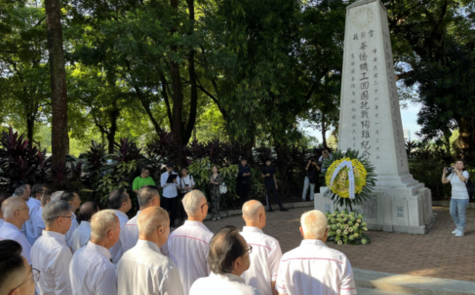 Chinese Studies Faculty and Students Attend Memorial Ceremonies at Kwong Tong Cemetery (1)