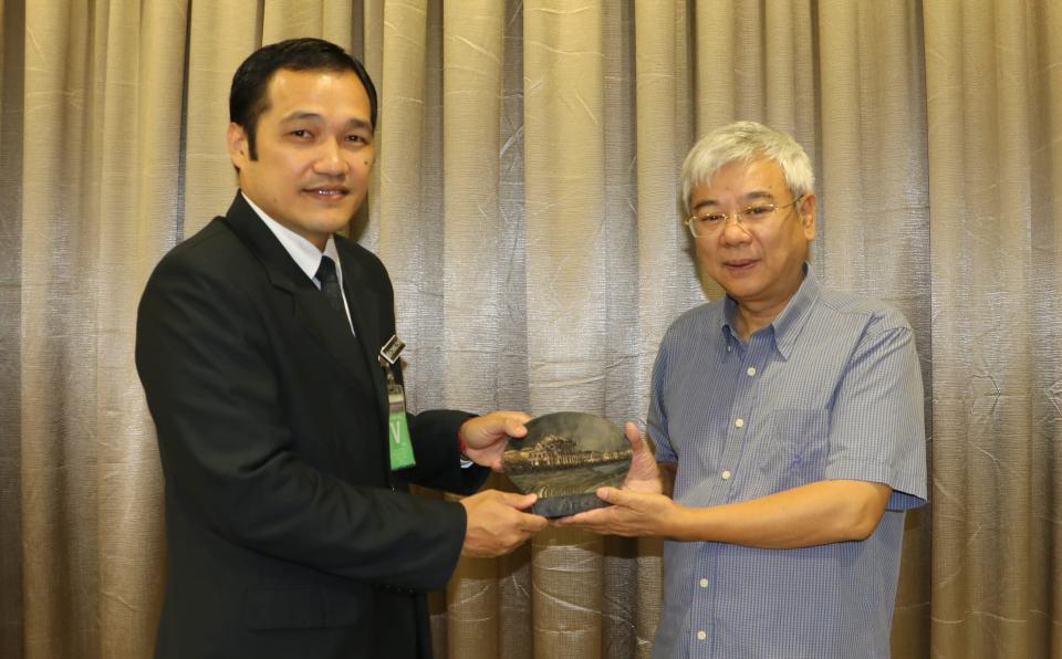 Consul General Visits XMUM before Assuming Office in Guangzhou