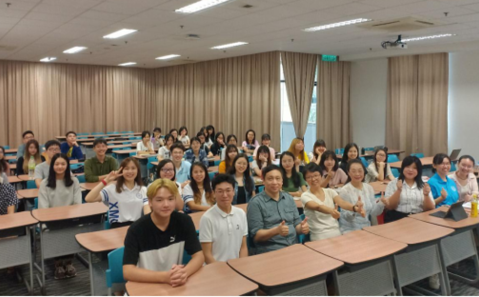 Deputy Dean of XMU College of Humanities Visits XMUM  (1)