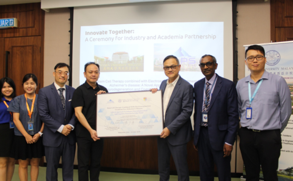 Dr. Kim Yun Jin Receives RM180K Grant from ALPS Global Holdings Bhd for Innovative TCM and Biotechnology Research in Alzheimer’s Disease Group Photo 1