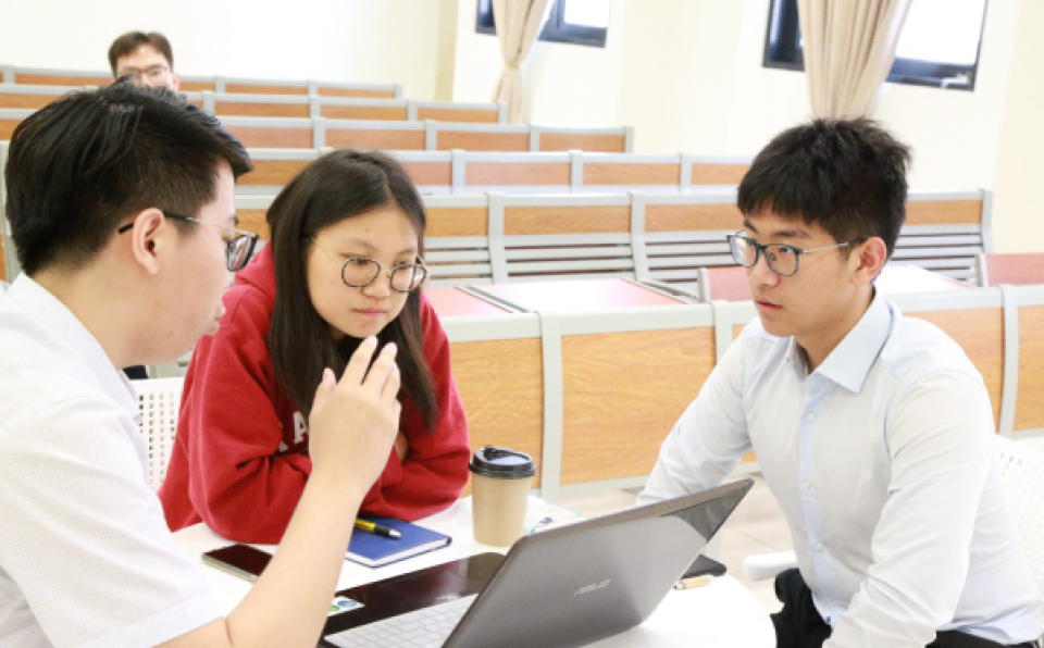 Innovation Talk Series #7  Three Young Entrepreneurs Coach Aspiring XMUM students  (2)