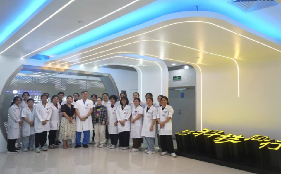 TCM Interns Gain Hands-On Experience at Xiang'an Hospital's Life Sciences Pavilion