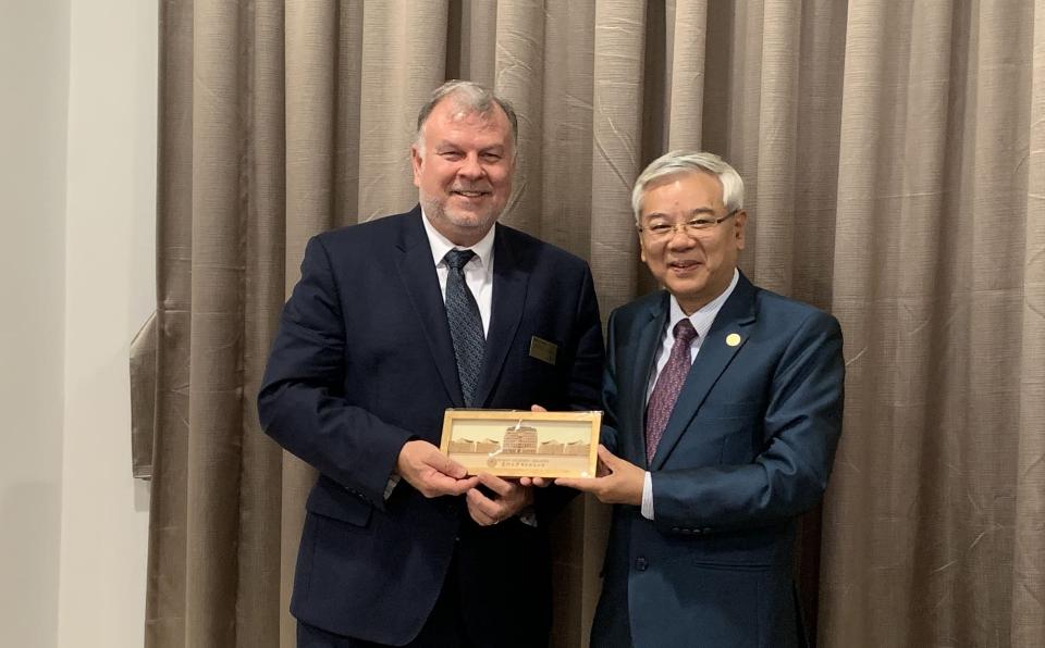 University of Missouri-Kansas City Shares Postgraduate Information