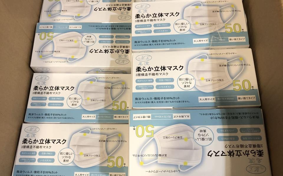 X-Scan Armguard Donates 10,000 Face Masks to XMUM Staff and Students (2)