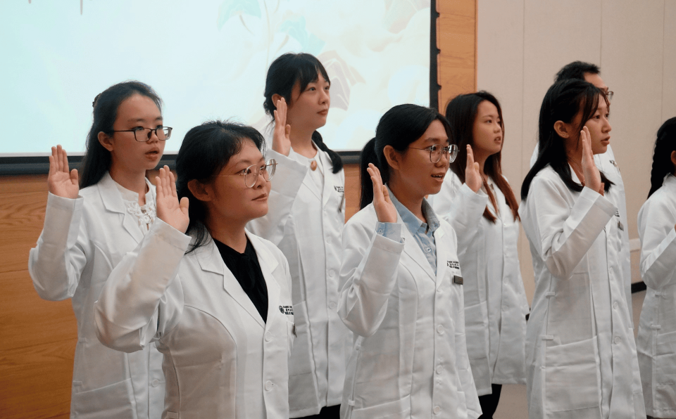 XMUM Holds 6th White Coat Ceremony for TCM Students