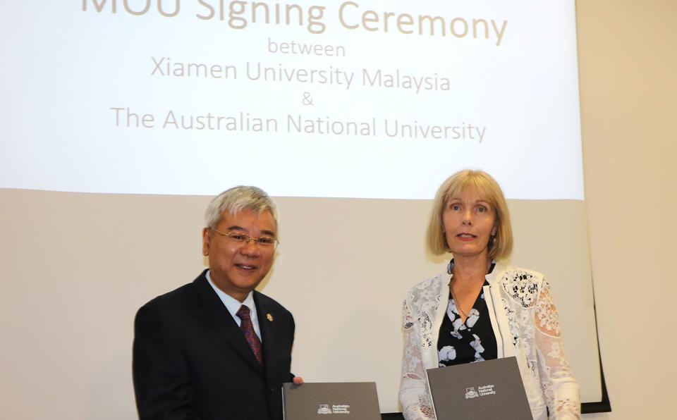 XMUM Signs MOU with Australian National University on Academic Collaboration (2)