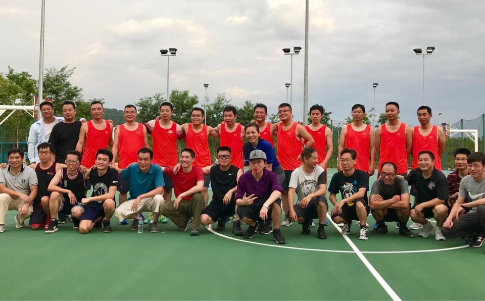 XMUM staff team wins basketball match against Sinohydro