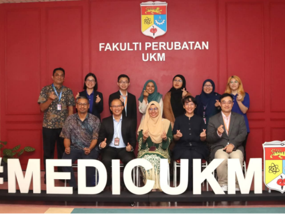 XMUM-Explores-Collaboration-with-UKM-on-Integrative-Medicine-and-Medical-Education-group-photo