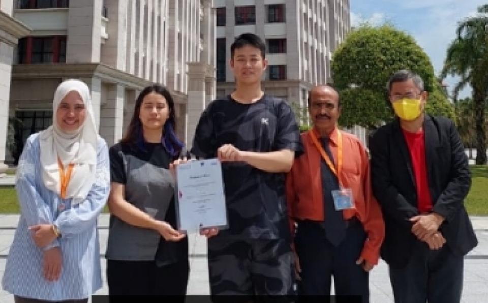 Students from School of Computing and Data Science Receive Gold Awards at iVENTEX 2024 group 2